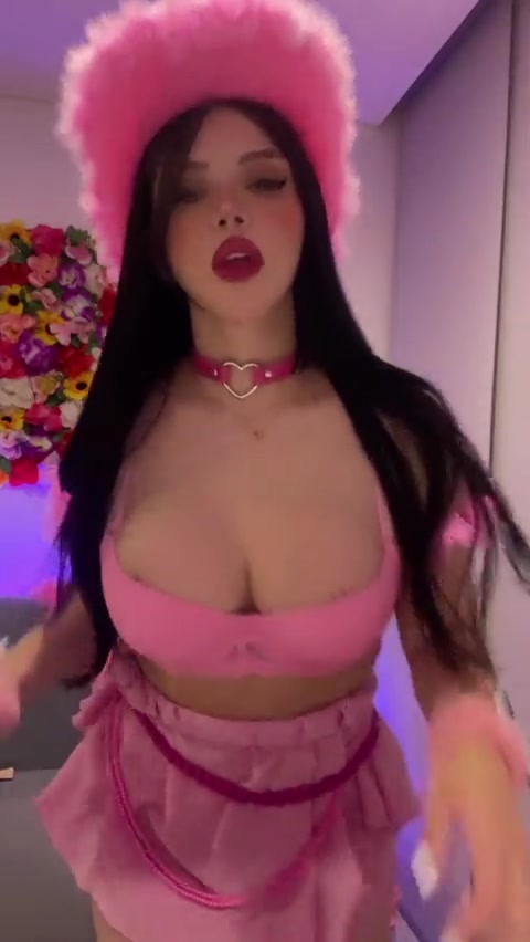 Sofia Brano – Sexy in pink