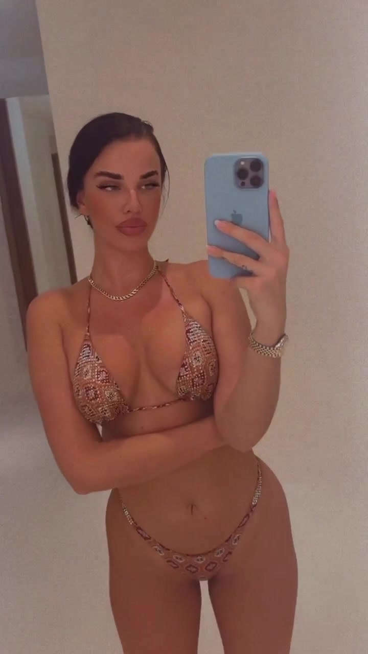 Ivana Knoll – Sexy in lingerie!!