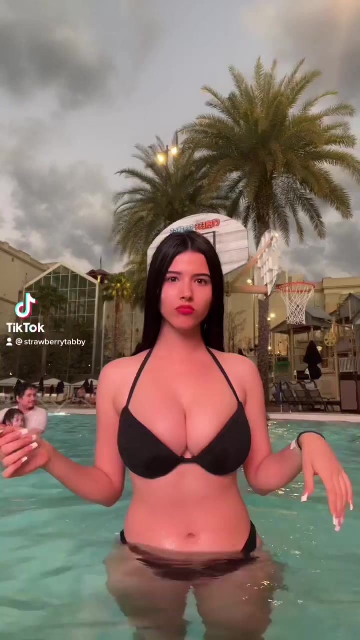 Tabithalookofsky – Sexy in pool!!