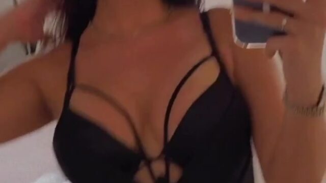 Ivana Knoll – Sexy in lingerie…