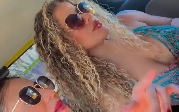 Karmen Mestre – nude with her friend