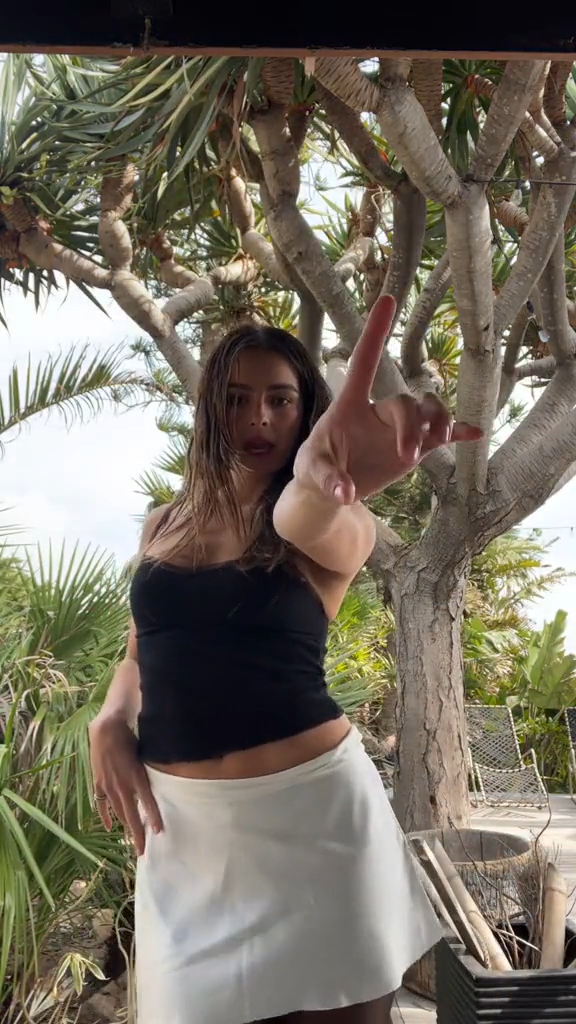 Addison Rae Hot Video Sexy Babe !!