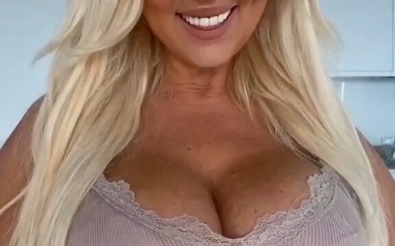 susanna penttilä Onlyfans Leaks – Show Big Boobs Outside ! OMG