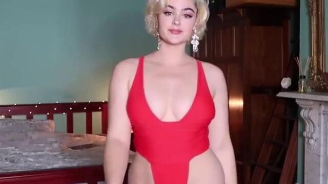 Stefania Ferrario Nude Bikini Try On Leaked Video