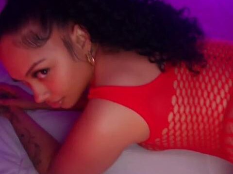 Thick Honey In Hot Threesome Leaked Video