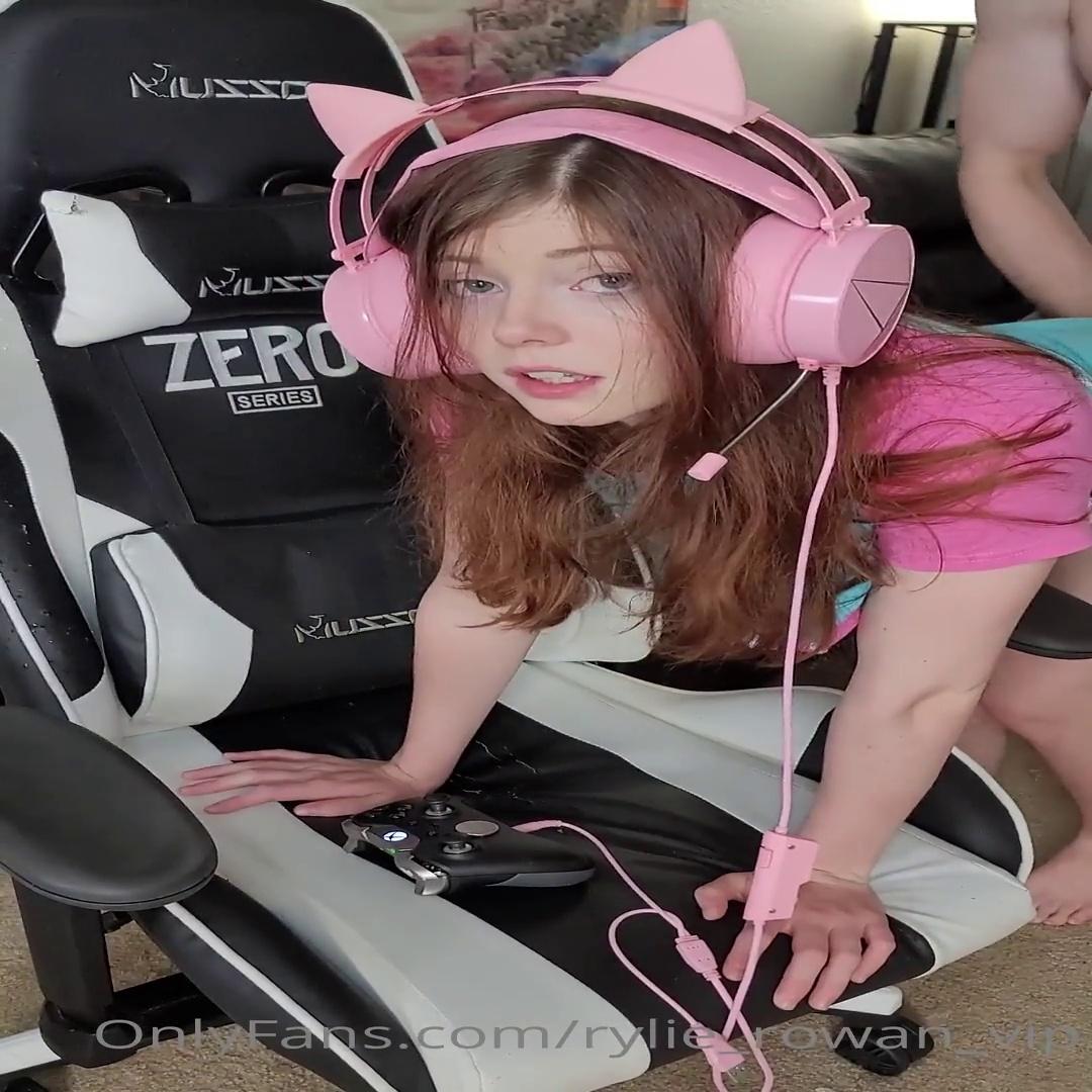 Rylie Rowan Gamer Girl Gets Fucked Onlyfans Video